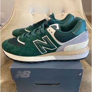 New Balance 574 sneakers Mens NWB GREEN / SILVER 11.5